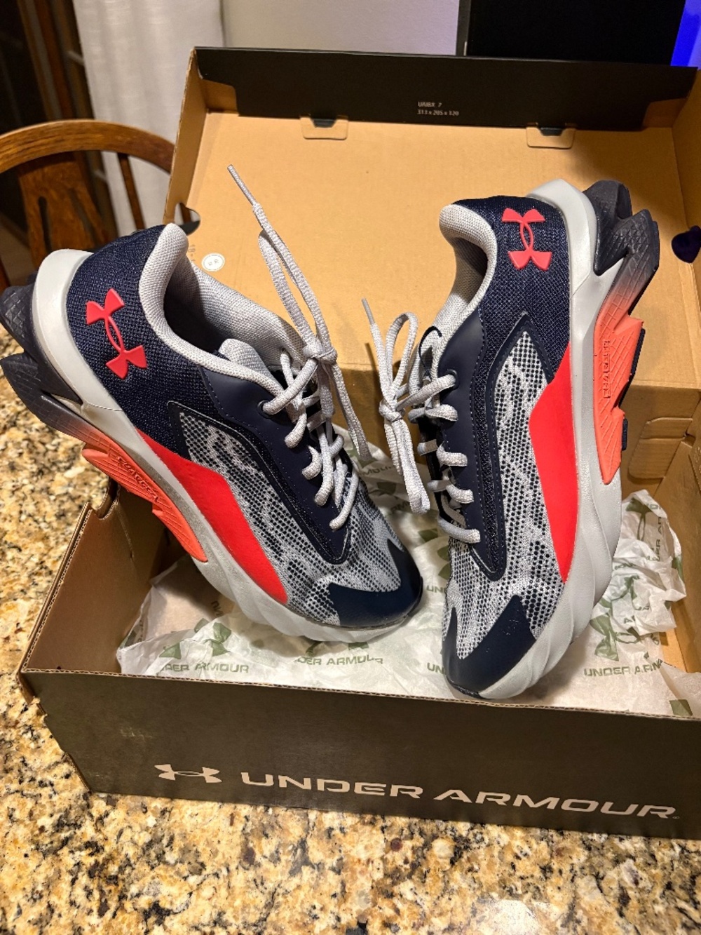 Under Armor CHARGED scramjet 4 shoes size 6 Youth